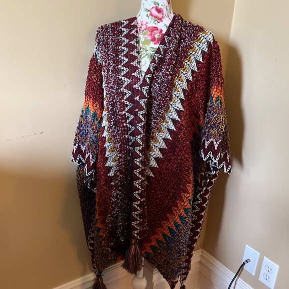 Colorful Crochet Patterned Ruana in Maroon - Picture 5 of 15